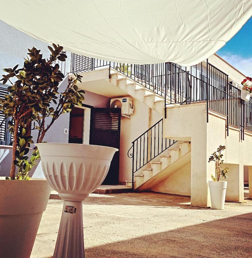 Sud 12 - Ville Sul Mediterraneo Apart Hotel มาซารา เดล วัลโล ภายนอก รูปภาพ